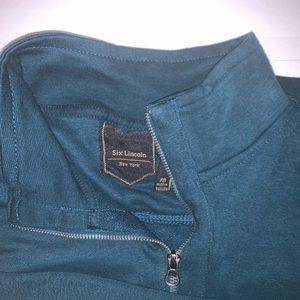 Six Lincoln New York pullover